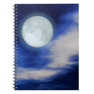 Moonscape met onverlichte wolken notitieboek