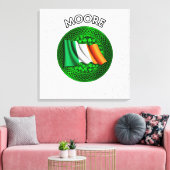 Moore Crest & Celtic Knot op Shamrock Canvas Afdruk (Insitu (Woonkamer))