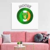 Moore Crest & Celtic Knot op Shamrock Canvas Print (Insitu (Woonkamer))