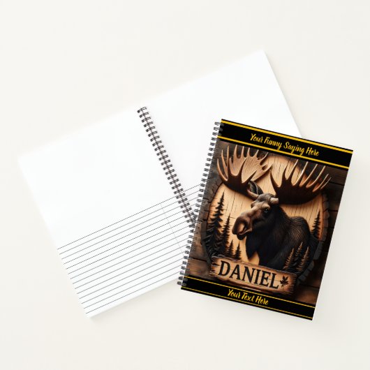 Moose carving te midden van bosschaduwen notitieboek (Binnen)