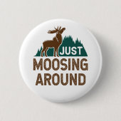 Moose Just Moosing Around Ronde Button 5,7 Cm (Voorkant)