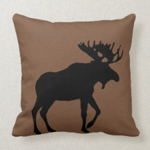 Moose Pillow door Leslie Harlow