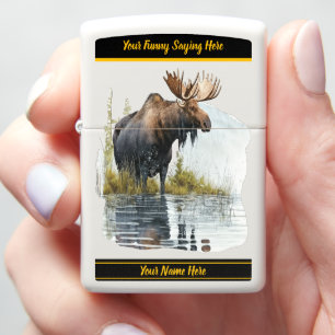 Moose wades in het vredige noordelijke meer
