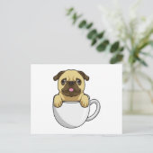 Mops met kop koffie briefkaart (Staand voorkant)