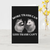 More Trash Can Less Trash Can't Funny Raccoon Ossu Kaart (Gele Bloem)
