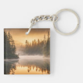 Morning Mist op de rivier in de Pines Sleutelhanger (Achterkant)