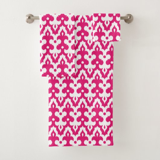 Moroccan Ikat Damask Pattern, Fuchsia Pink & White Bad Handdoek (Insitu)