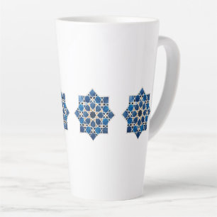 Morokkaans islamitisch geometrisch sterpatroon wat latte mok