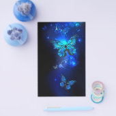 Morpho Butterfly in de donkere achtergrond Flyer (Enkel)