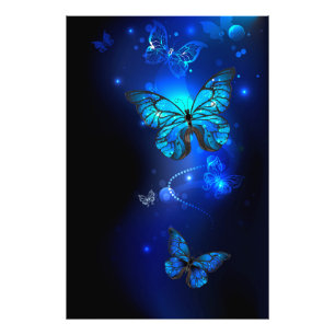Morpho Butterfly in de donkere achtergrond Foto Afdruk