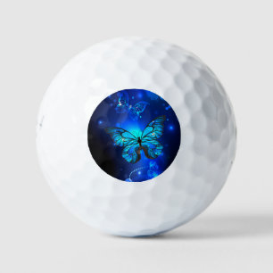 Morpho Butterfly in de donkere achtergrond Golfballen