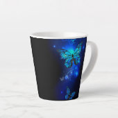Morpho Butterfly in de donkere achtergrond Latte Mok (Rechterhoek)