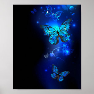Morpho Butterfly in de donkere achtergrond Poster