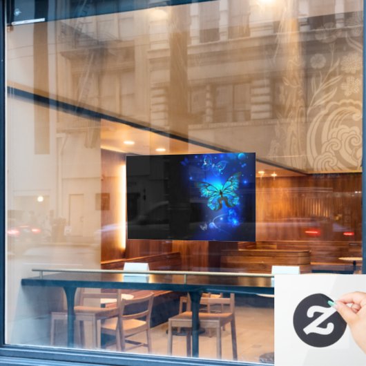 Morpho Butterfly in de donkere achtergrond Raamsticker (Cafe Raam)