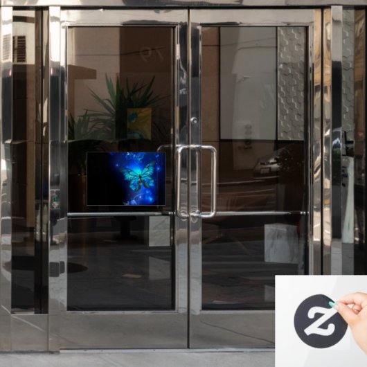 Morpho Butterfly in de donkere achtergrond Raamsticker (Kantoordeur)