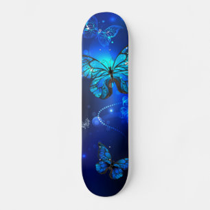 Morpho Butterfly in de donkere achtergrond Skateboard