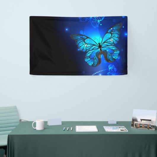 Morpho Vlinder in de Donkere Achtergrond Spandoek (Beurs)