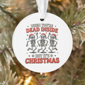 Mort à l'intérieur mais c'est le squelette de Noël