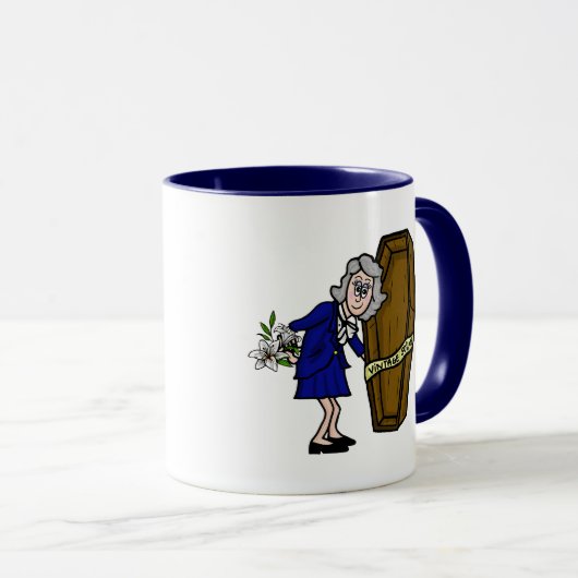 Morticienne plus âgée avec Mug de café (Devant droit)