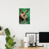 Mossen, Alces alces, kalf dat in gras ligt, Kenai Poster (Thuiskantoor)