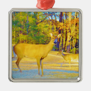 Mosterd gekleurd deer met lichtblauw metalen ornament