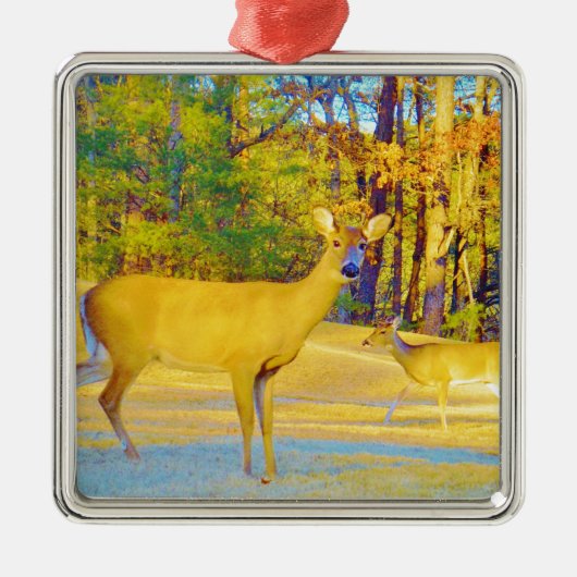 Mosterd gekleurd deer met lichtblauw metalen ornament (Voorkant)