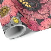 Moten op bloemenmix in rood en grijs cadeaupapier (Rol Hoek)