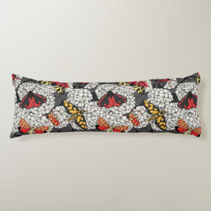 Moten op witte hydrangea lichaamskussen