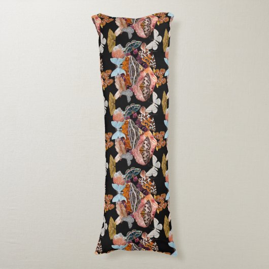 Moth Cotillion | Lange-hoofdpijp Goblincore Lichaamskussen (Voorkant Verticaal)