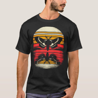 Moth Sunset Retro Style Safari  jaren 70 Insecten T-shirt
