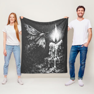 Moth to the Flame — door BurnsInHell Fleece Deken
