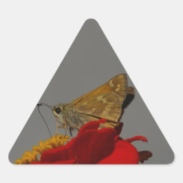 Moths en Red Zinnia Driehoek Sticker