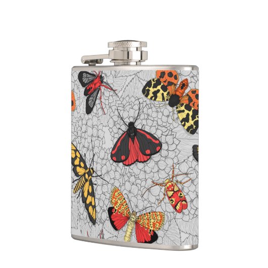 Moths on hydrangea heupfles (Links)