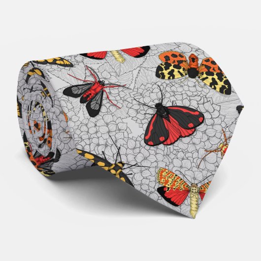 Moths on hydrangea stropdas (Opgerold)