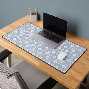 Motif à carreaux de fleurs blanches sur bleu Dusty