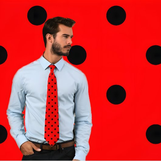 Motif à point noir classique sur Cravate rouge