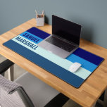Motif Bleu<br><div class="desc">Améliorez votre espace de travail avec le Mat Motif de bureau Blue Stripes. Dotée d'un design rayé élégant et moderne dans des tons de bleu variés, cette natte offre une surface lisse pour votre clavier et votre souris tout en ajoutant une touche élégante à votre bureau. Parfait pour les bureaux...</div>