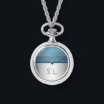 Motif Blue Turquoise Stripes | Votre monogramme<br><div class="desc">La partie supérieure présente des rayures transparentes bleues et bleues grises. La partie inférieure comporte un champ de texte faux feuille d'argent pour vos initiales.</div>