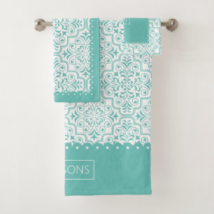 Motif damassé bleu turquoise clair, bordures de pé