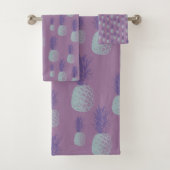 Motif d'ananas mignon en bleu clair et violet (En situation)