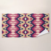 Motif de chevron ikat rose ethnique arrière - plan (Serviette de bain)