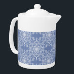 Motif de flocon de neige en dentelle Abstraite sur<br><div class="desc">Ce motif de flocon de neige fractal élégant et dentelé sur un arrière - plan bleu à l'allure moderne délicate et abstraite est offert juste à temps pour les vacances. Ce magnifique design motif de flocon de neige est parfait pour la mode de vacances et la décoration maison ainsi que...</div>