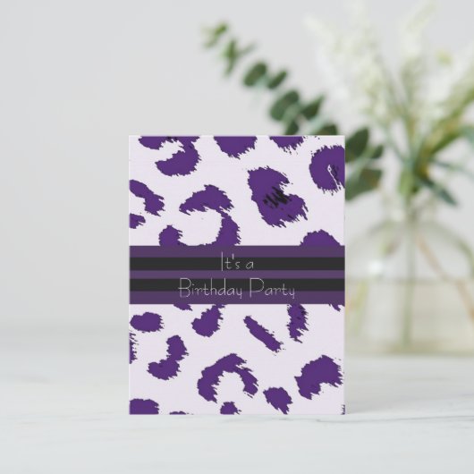 Motif de léopard violet Invitation de fête d'anniv (Debout devant)