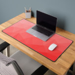 Motif de maillage géométrique dégradé rouge<br><div class="desc">Tapis de bureau cool unique pour son bureau,  sa chambre,  son travail,  sa salle de jeux.. Maille géométrique triangulaire avec dégradé clair à foncé rouge foncé.</div>