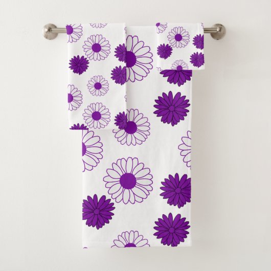 Motif de marguerites violettes dans l'ensemble de (En situation)
