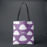 Motif de nuages blancs Sac fourre-tout pourpre per<br><div class="desc">Motif de nuages blancs Sac fourre-tout pourpre personnalisé. Sur tout le sac fourre-tout imprimé,  mignon et fantaisiste arboraient des nuages blancs sur arrière - plan violet. Ce sac fourre-tout peut être personnalisé,  parfait comme un baby shower de sacs de faveur ou comme un cadeau.</div>