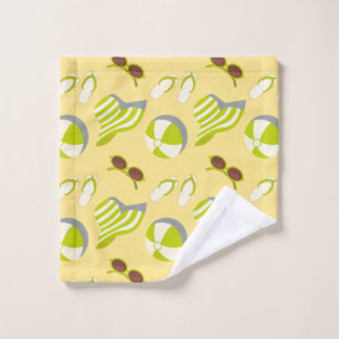 Motif de plage avec lunettes de soleil et casquett