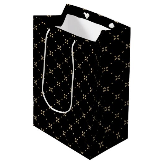 Motif diamant sur sac cadeau noir (Devant Angle)