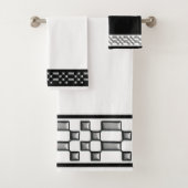 Motif en métal argenté sur ensemble de serviettes (En situation)