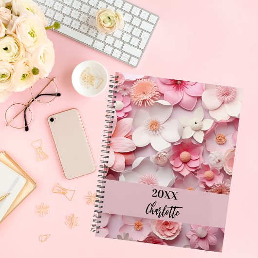 Motif floral blanc rose nom script 2027